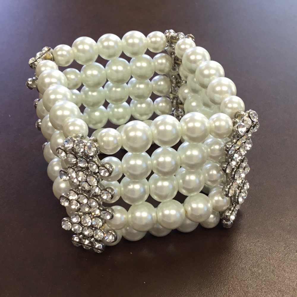 Vintage Faux Pearl bracelet silver rhinestones